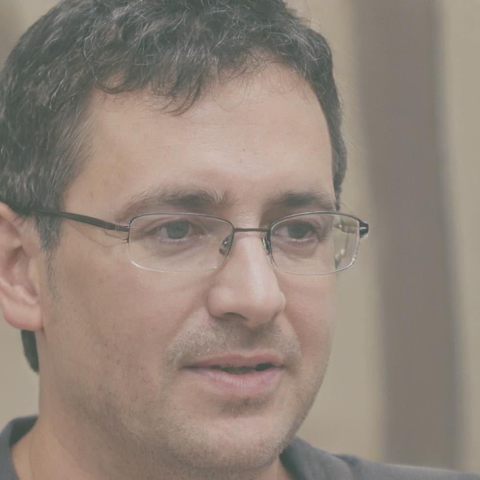 Portrait of Ariel Gavrilov, market specialist
